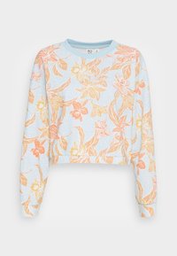 Sudadera de algodón con fondo azul, que presenta grandes patrones florales en naranja y amarillo claro. Cuello y puños acanalados.