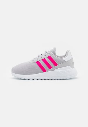 TRAINER LITE UNISEX - Sneakers basse - team light grey/team shock pink/footwear white