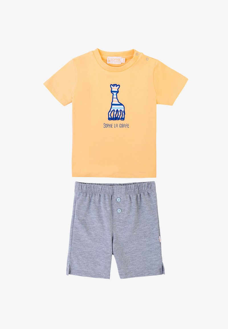 Gelbes Baumwoll-T-Shirt mit blauem Giraffenmotiv und dem Text "Sophie La Girafe". Kombiniert mit grauen Baumwollshorts mit elastischem Bund und zwei Knöpfen.