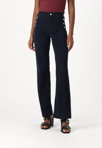 Guess NEW - Kavbojke na trapez - suiting blue