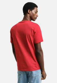 GANT REG ARCHIVE SHIELD - T-shirt print - ruby red