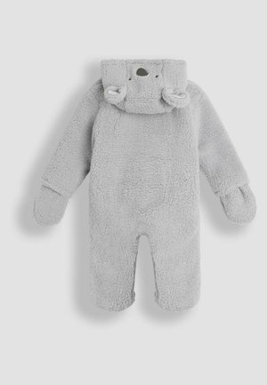 Šedý fleecový overal pro miminka s měkkou texturou, kapucí ve tvaru medvídka a připojenými rukavicemi pro zahřátí. Bez viditelných zapínání.