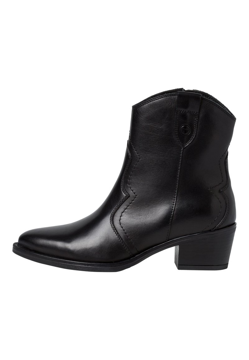 Bottine en cuir noir avec un bout pointu, un design de couture courbé et un petit talon carré. Présente une fermeture éclair latérale pour un enfilage facile.
