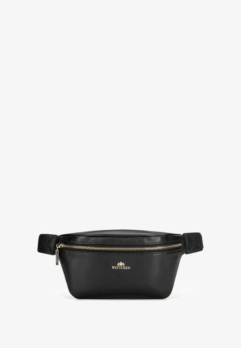 Borsa a vita in pelle nera con superficie texturizzata, zip in hardware dorato e dettaglio del logo sulla parte anteriore. Presenta una tracolla regolabile.