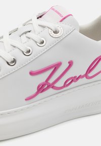 KARL LAGERFELD KAPRI SIGNIA LACE - Baskets basses - white/pink