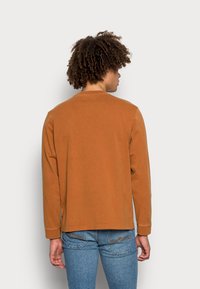 Nudie Jeans RUDI SUNSET - Camisola - burnt orange