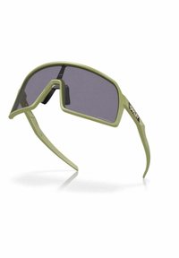 Zielonkawe okulary przeciwsłoneczne w oprawie z dużymi, okrągłymi szkłami, z czarnymi akcentami i sportowym designem. Teksturowane zauszniki z subtelnym detalem logotypu.