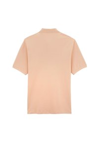 Korte mouwen polo shirt van zacht perzikkleurig stof, met een klassieke kraag en een gladde textuur en een eenvoudig, strak ontwerp.