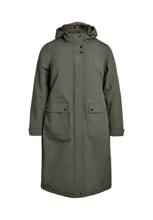 Lang olivengrøn vinterparka med hætte, fuld knap- og lynlåsfront og to store klaplommer med knaplukninger.