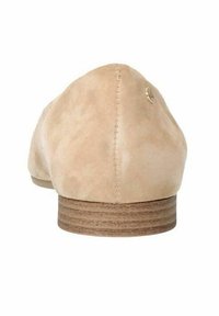 Beige suede instappers met een ronde neus, voorzien van een gestikte naad aan de achterkant en een lichte houten hak. Minimalistisch ontwerp.