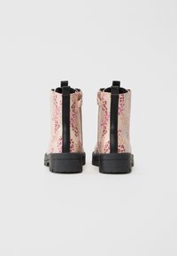 Friboo Botas con cordones - pink