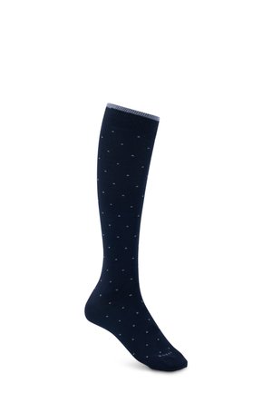 Calza blu navy fino al ginocchio con piccolo motivo a pois bianchi e bordo superiore a coste su sfondo bianco.