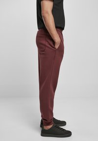 Urban Classics BASIC  - Treniņtērpa apakšdaļas - cherry