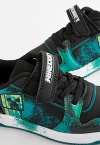 Next Sneakers - black green