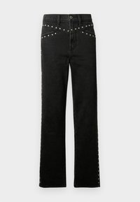 Μαύρα τζιν παντελόνια με κανονική γραμμή, διακοσμημένα με ασημί τρουκς κατά μήκος της μέσης και των πλευρών. Το ύφασμα έχει λεία υφή με κλασική εφαρμογή.