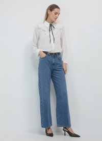 Calliope CON FRILL PLISSETTATO - Camicia - bianco lana