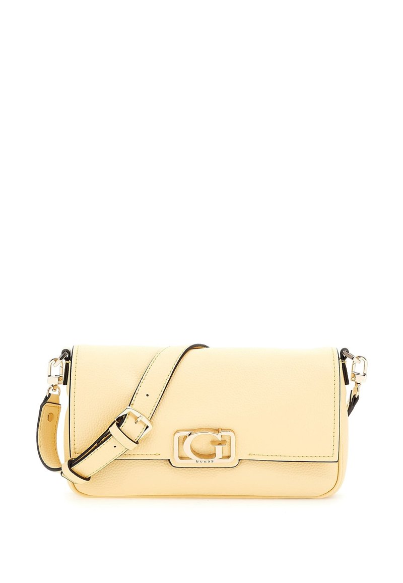 Borsa a tracolla gialla in pelle con una texture liscia, con chiusura a clip e logo, e tracolla regolabile. Forma rettangolare con dettagli neri.