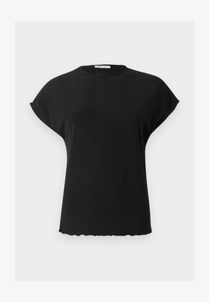 Blouse noire à manches courtes avec épaules larges, encolure ronde et ourlet légèrement festonné, présentée sur un fond clair uni.