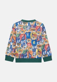 Felpa multicolore con un motivo a ripetizione di orsi, con polsini e colletto a coste verdi, texture morbida e una varietà di stili di abbigliamento sugli orsi.