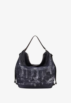 Borsa a tracolla nera in nylon con una superficie lucida e tessurizzata, caratterizzata da motivi testuali stampati in bianco e una singola tracolla marrone.