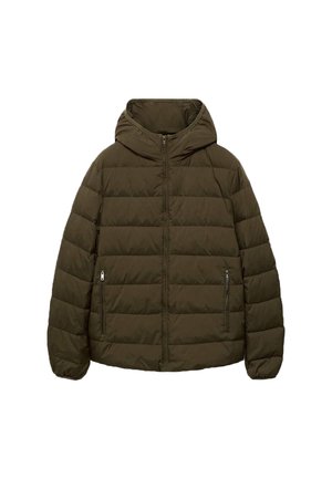 Puffjacka i mörk olivgrön, med huva, horisontellt quiltat mönster, framdragkedja och två sidofickor med dragkedja.