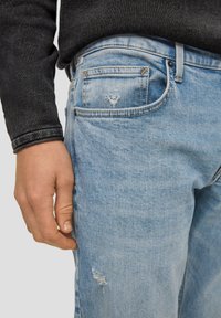 QS - Jeansy Slim Fit