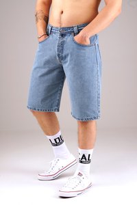 Denim shorts in light blue, featuring five pockets and a straight cut. Worn with white sneakers and crew socks displaying black text.