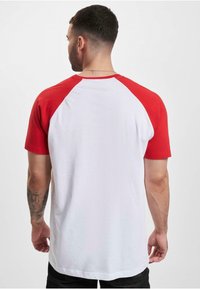 Rocawear Marškinėliai su spaudiniu - wht red