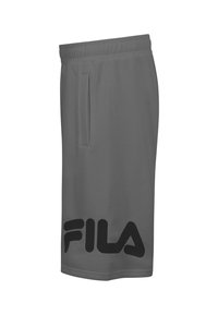 Pantalones cortos deportivos grises hechos de un material suave, con un bolsillo lateral y un prominente logo negro de FILA en el dobladillo.