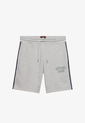 Pantaloncini sportivi grigio chiaro con strisce laterali blu navy, vita elastica, coulisse e stampa "Superdry Japan" sulla coscia sinistra.