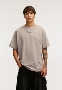 PULL&BEAR WITH LOGO - T-shirts print - beige
