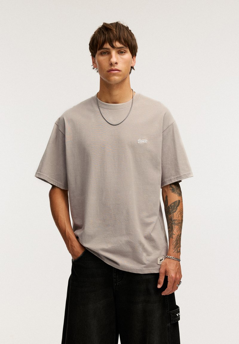 PULL&BEAR WITH LOGO - T-shirts print - beige