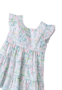 Vestido infantil floral en azul claro, con flores rosas y amarillas, mangas con volantes, diseño en capas y detalle de botones en forma de corazón.