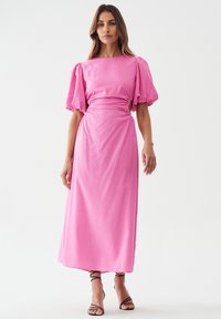 CALLI NICHOLA  - Maxi-jurk - bubble gum pink