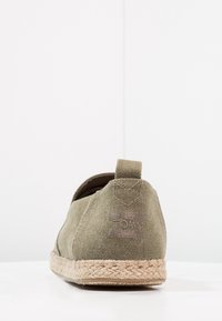 TOMS Espadrilky - olive