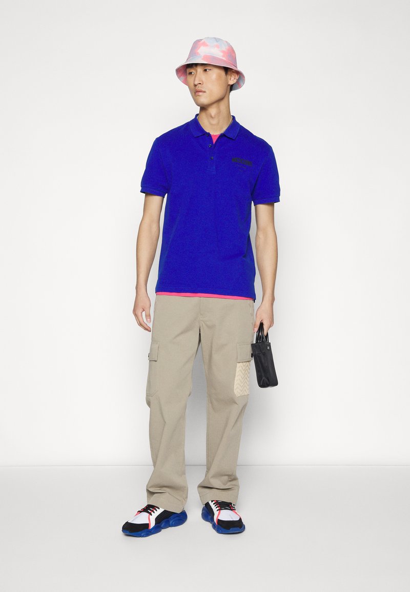 Herren T-shirts & Polos | MOSCHINO UPPER BODY GARMENT Poloshirt blue/hellblau - SZ15129 Herren T-shirts & Polos | MOSCHINO UPPER BODY GARMENT Poloshirt blue/hellblau - SZ15129