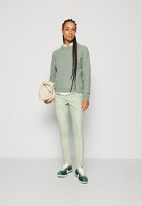Mos Mosh NIGHT PANT - Kelnės - smoke green