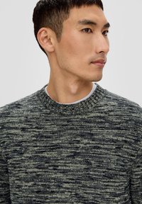 s.Oliver AUS EFFEKTGARN - Strickpullover - dunkles salbeigrün