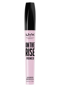 NYX Professional Makeup On The Rise Primer in un tubetto alto e snello di colore rosa con un tappo nero. Presenta lettere nere in grassetto e una capacità di 10 mL.