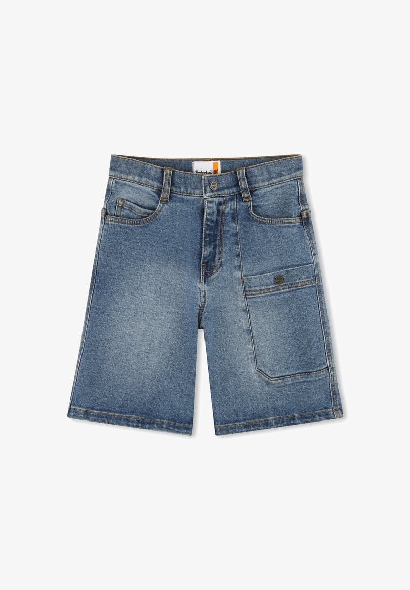 Shorts en denim de couleur bleu clair avec une finition délavée, cinq poches et des détails de couture subtils. Ils disposent d'une fermeture à bouton et de passants de ceinture.