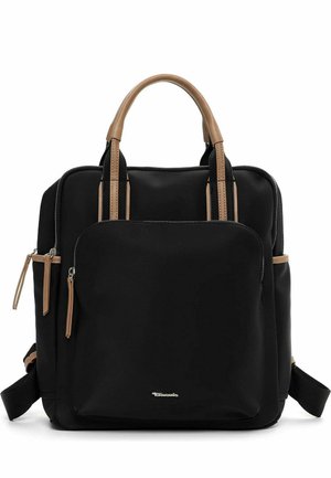 Schwarzer quadratischer Rucksack mit hellbraunen Griffen, mehreren Reißverschlussfächern und verstellbaren Schultergurten, vorne gezeigt vor weißem Hintergrund.