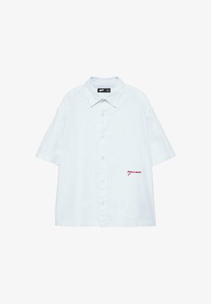 PULL&BEAR, STRIPED SHORT SLEEVE WITH CONTRAST EMBROIDERY - SHIRT - Chemise - light blue