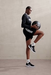 adidas Sportswear TIRO CUT STRIPES JACQUARD SHORTS - Športové šortky - black