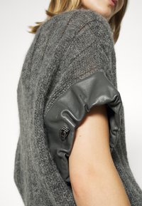 RAMUNE PIEKAUTAITE Strickpullover - grey