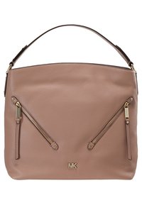 Sac à main en cuir rose clair à texture lisse, doté de deux poches diagonales zippées, et d'un logo en metal doré au centre en bas.