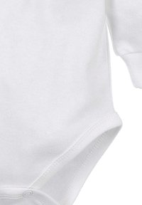 Weißes Baumwollbodysuit mit langen Ärmeln, Rundhalsausschnitt und Druckknöpfen im Schritt, mit einer glatten Textur und dehnbarem Stoff.
