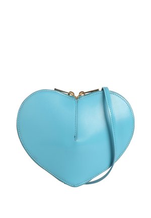 Bracelet en cuir bleu en forme de cœur avec fermeture éclair dorée et sangle assortie sur fond blanc.