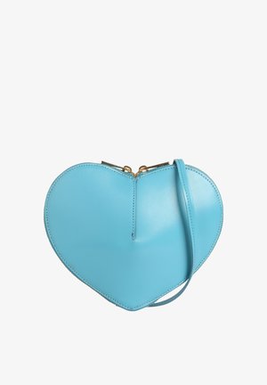 Bracelet en cuir bleu en forme de cœur avec fermeture éclair dorée et sangle assortie sur fond blanc.