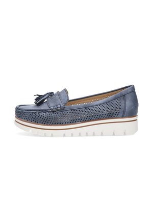 Zapato de cuero azul con diseño perforado, acento de borlas y suela de plataforma de goma blanca. Presenta una puntera redondeada y costuras en contraste.