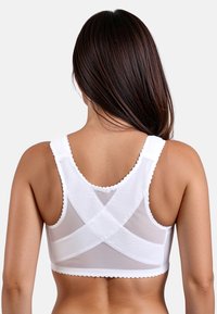 Weißer BH mit einem Kreuzrücken-Design, gewelltem Rand und einer Kombination aus blickdichtem und transparentem Stoff für Textur und visuelles Interesse.